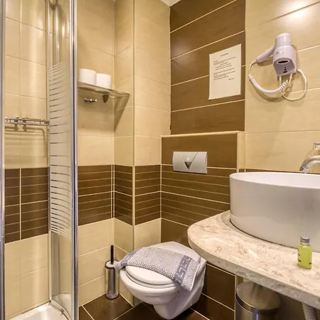 Four Season Colorado Hotel (Adults Only) 2*